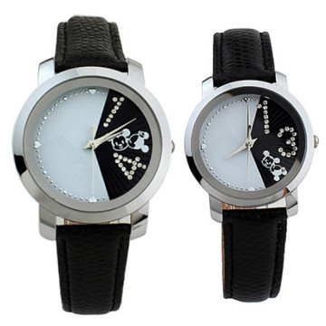 Hl50wholesale Cheap Price Hot Sale Fashion Stainless Steel Men′s and Women′s Wrist Quartz Watch